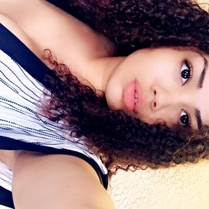 Meet your Posher, Noelani